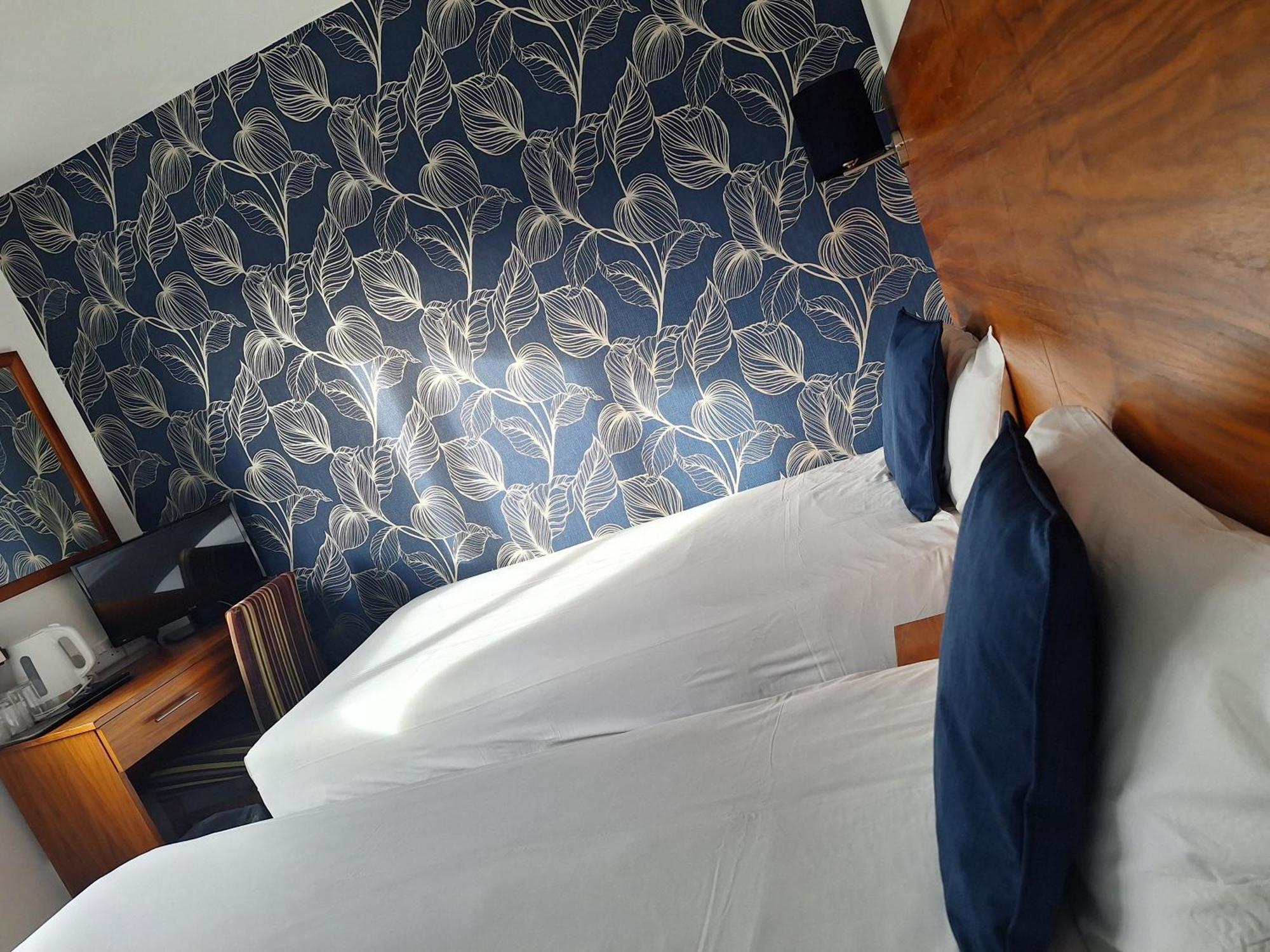 Stockwood Hotel - Luton Airport Rom bilde